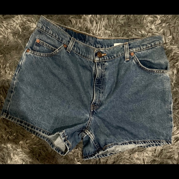Levi’s Vintage Shorts 🌞 - Picture 2 of 4
